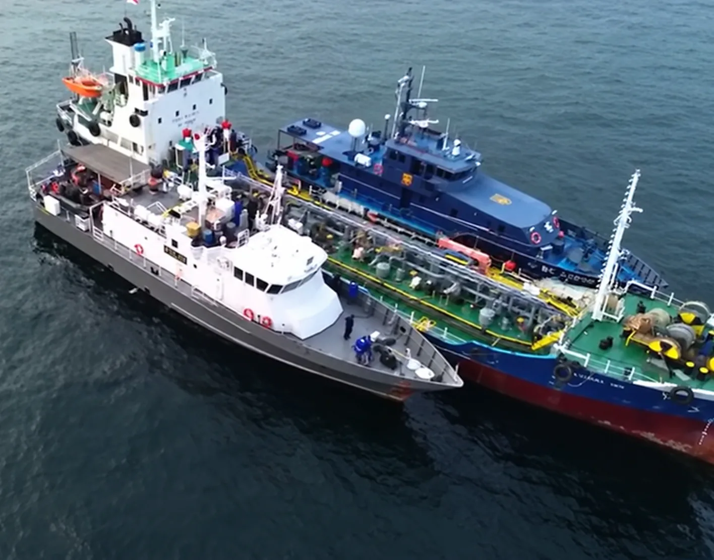 Ilustrasi kapal tanker di perairan