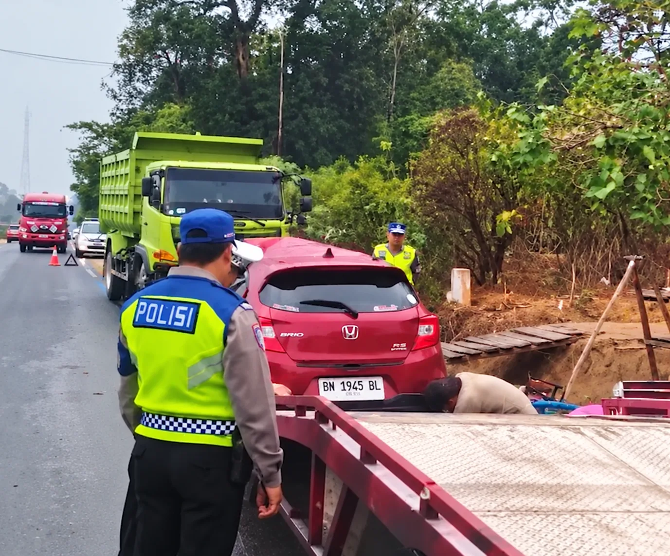 Brio Tabrak Truk di Bangka Tengah, Dosen Unmuh Babel Bersama Suami dan Dua Anak Tewas